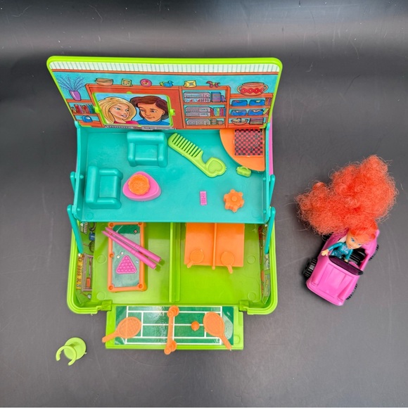 Vintage 1993 Caboodles Rec Room Playset Case Toy Biz w/Doll & Car Polly Pocket - Picture 7 of 13
